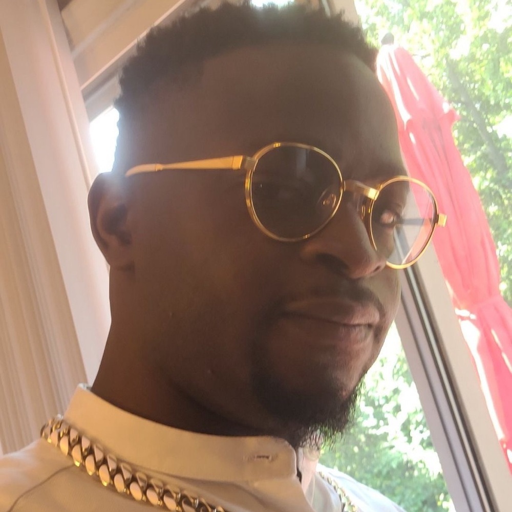 Meet your Posher, Damola